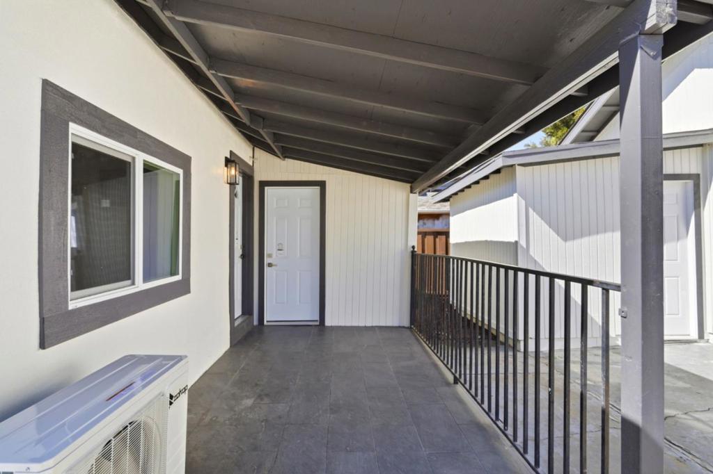 2409 Summer Street Property Photo 35