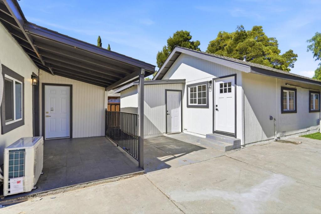 2409 Summer Street Property Photo 36