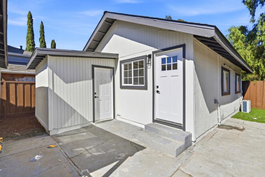 2409 Summer Street Property Photo 37