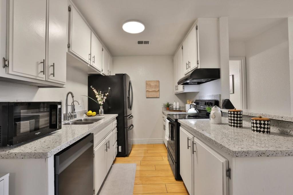247 N Capitol Avenue 161 Property Photo 4