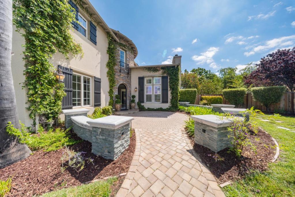 2365 Glen Creek Court Property Photo 4
