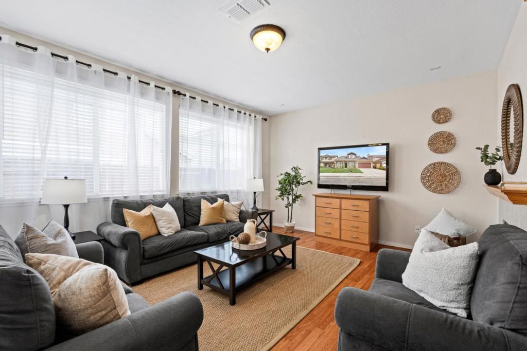 2943 Rugby Court Property Photo 13