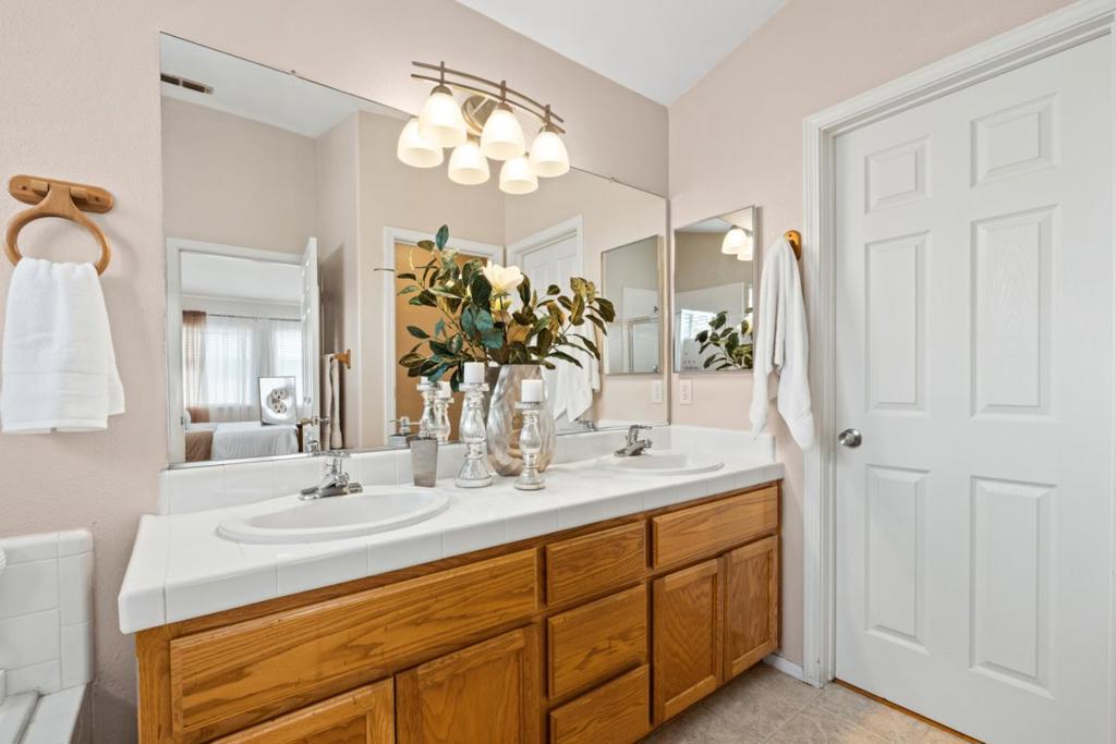 2943 Rugby Court Property Photo 19