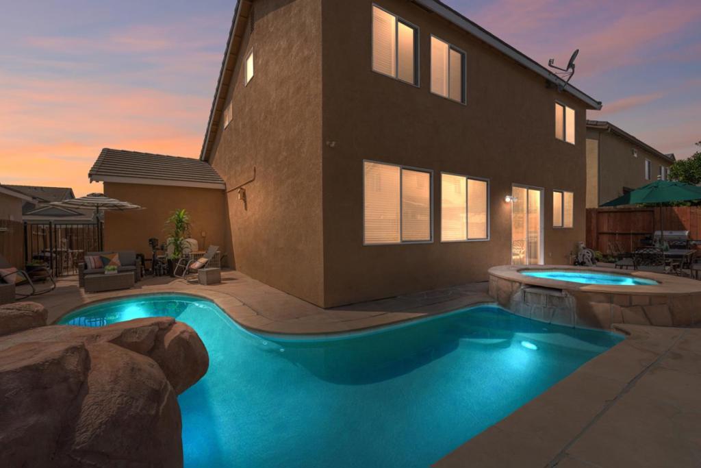 2943 Rugby Court Property Photo 33