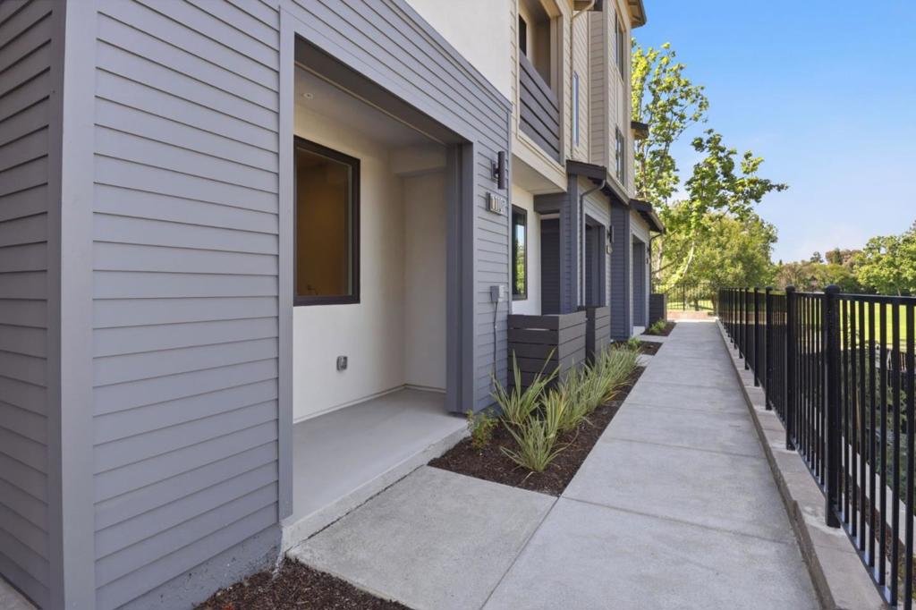 1107 Juana Court Property Photo 1