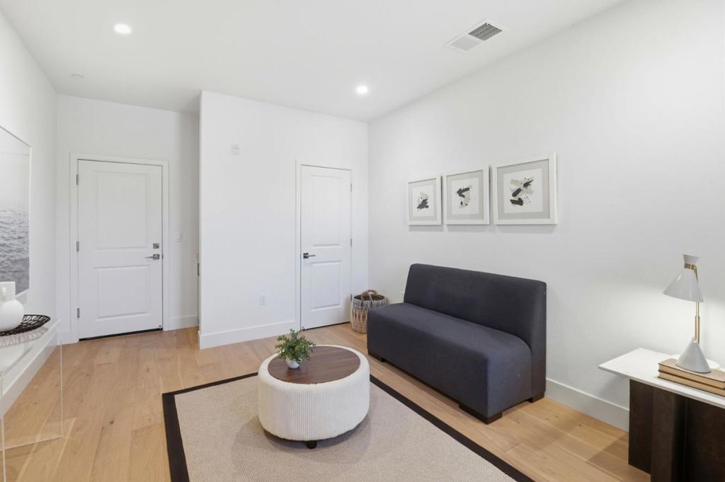 1107 Juana Court Property Photo 2