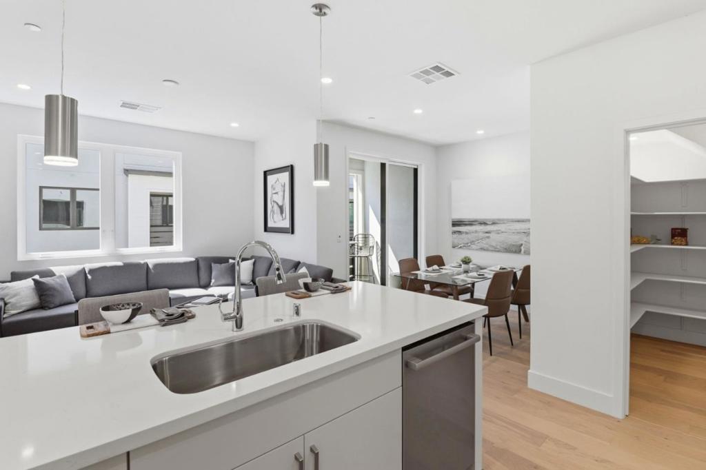 1107 Juana Court Property Photo 8