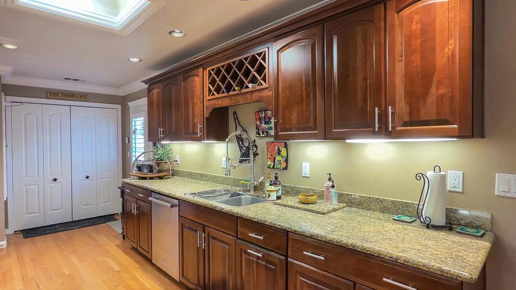 2286 Lansford Avenue Property Photo 4