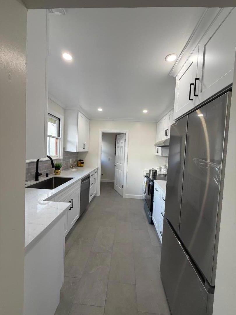 208 Camaritas Avenue Property Photo 3