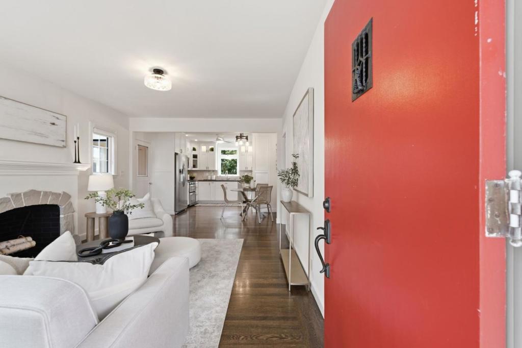 1817 Bayview Avenue Property Photo 5