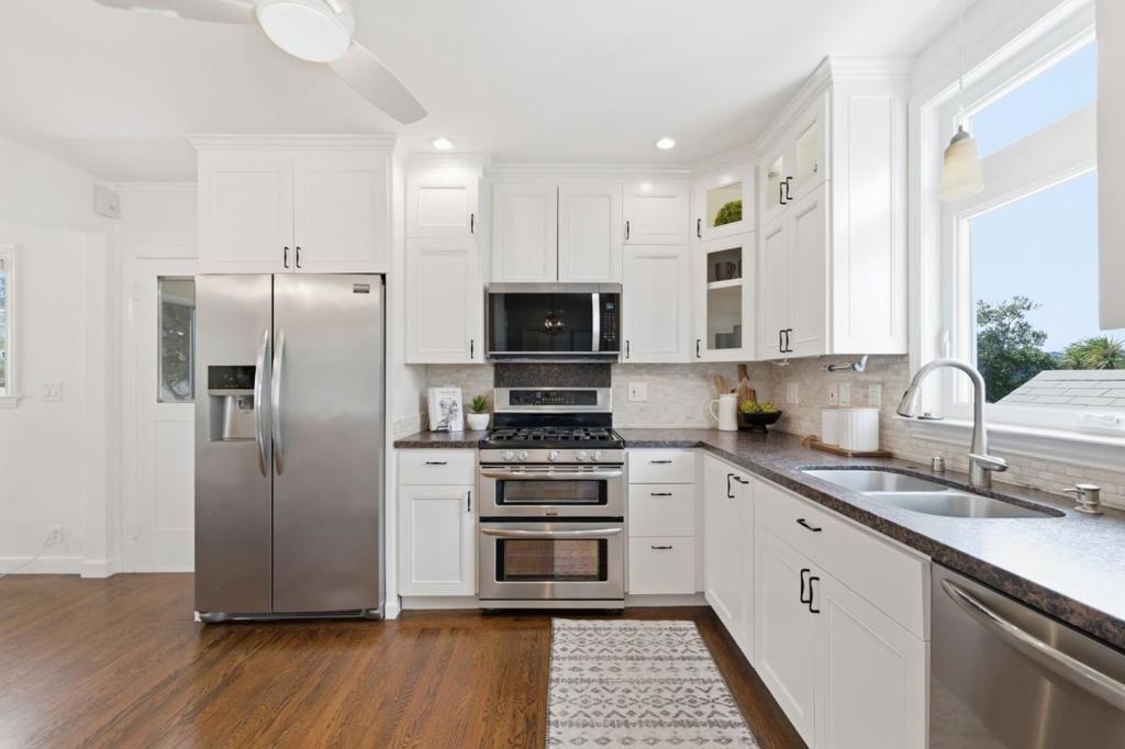 1817 Bayview Avenue Property Photo 12