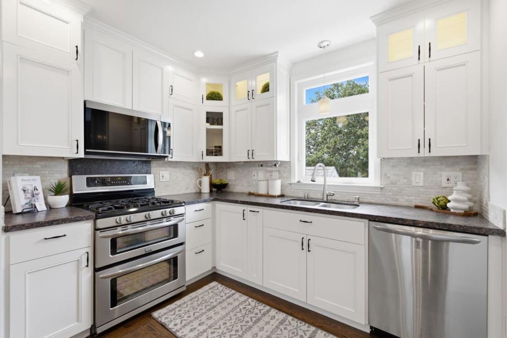 1817 Bayview Avenue Property Photo 13