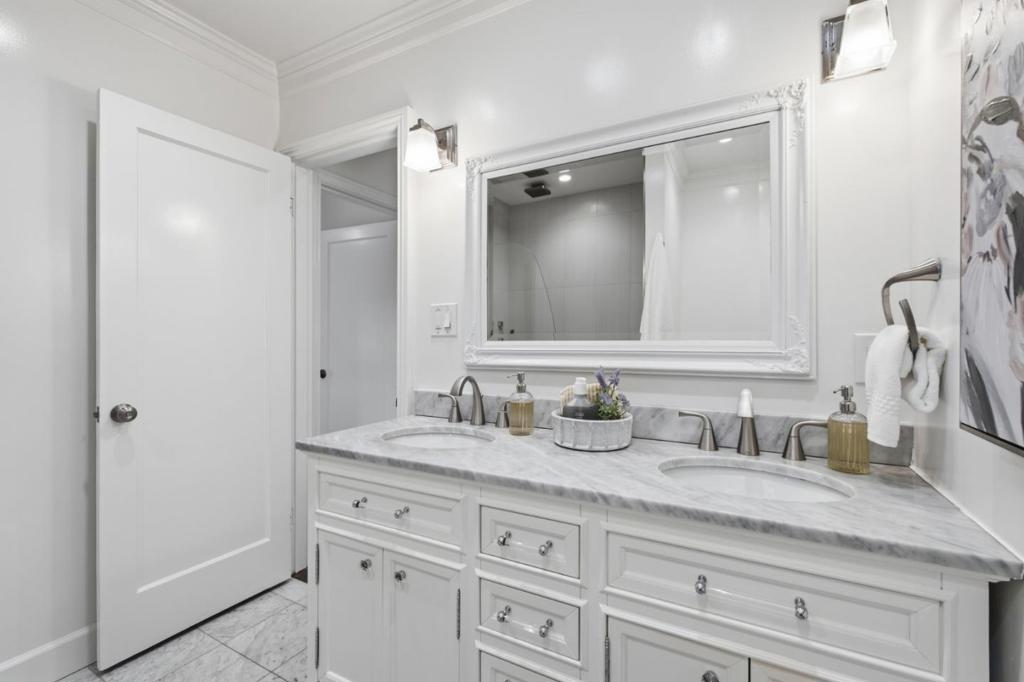 1817 Bayview Avenue Property Photo 14
