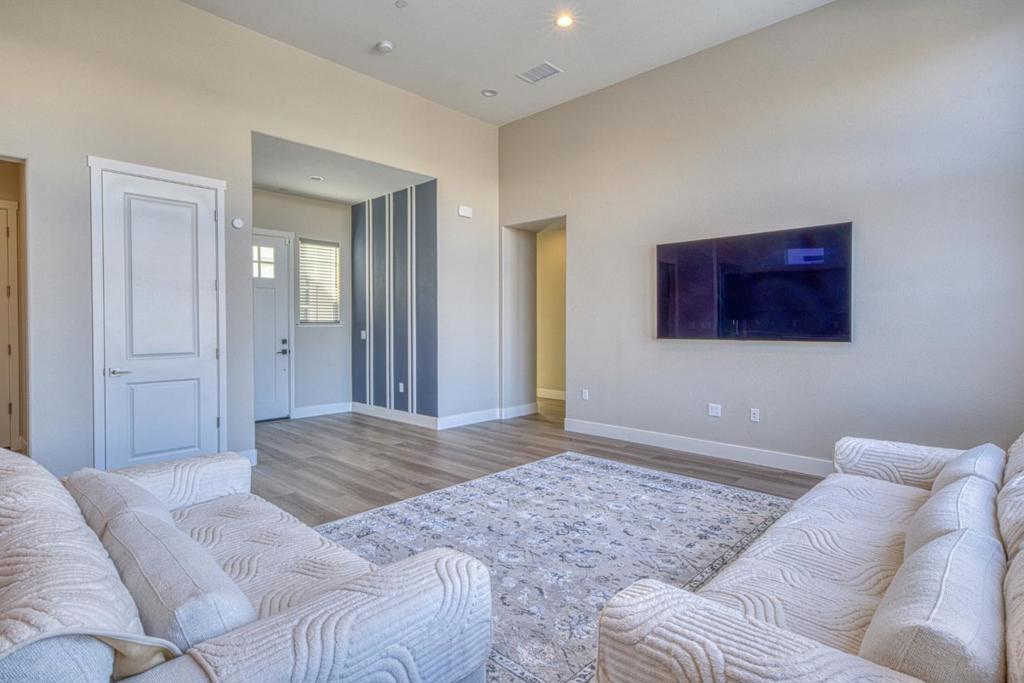 3036 Arroyo Drive Property Photo 4