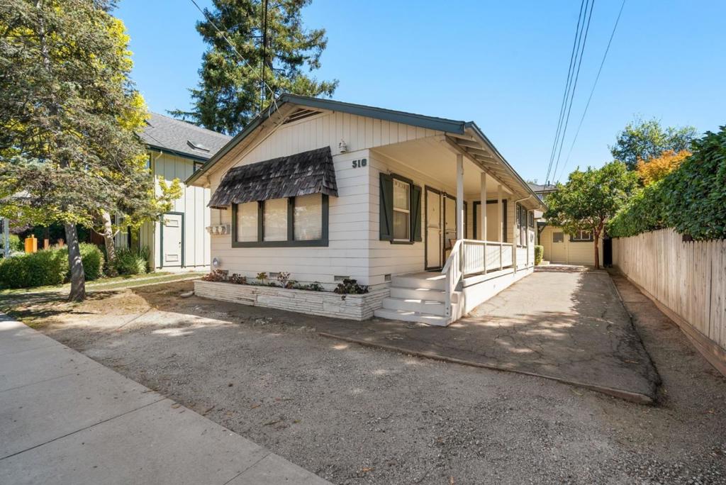 516 Capitola Avenue Property Photo 1