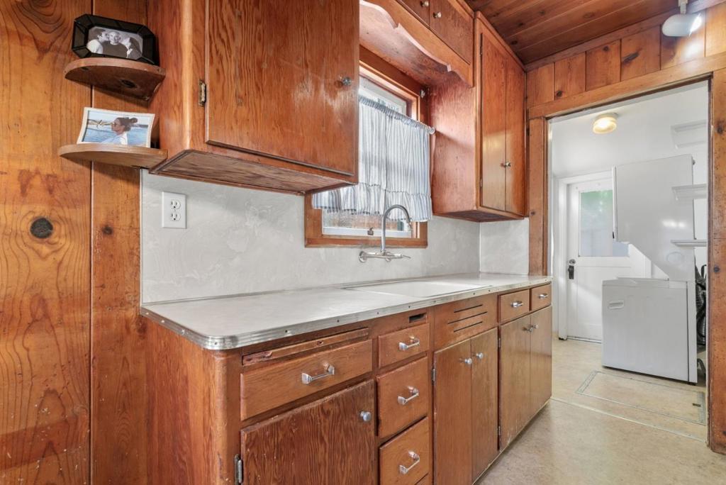 516 Capitola Avenue Property Photo 8