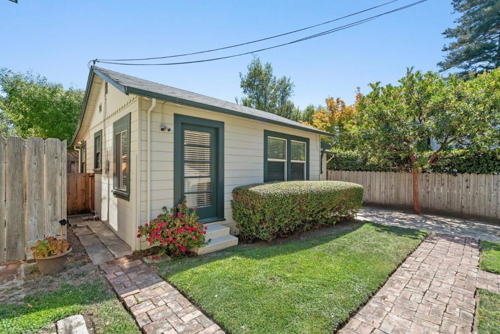 516 Capitola Avenue Property Photo 23