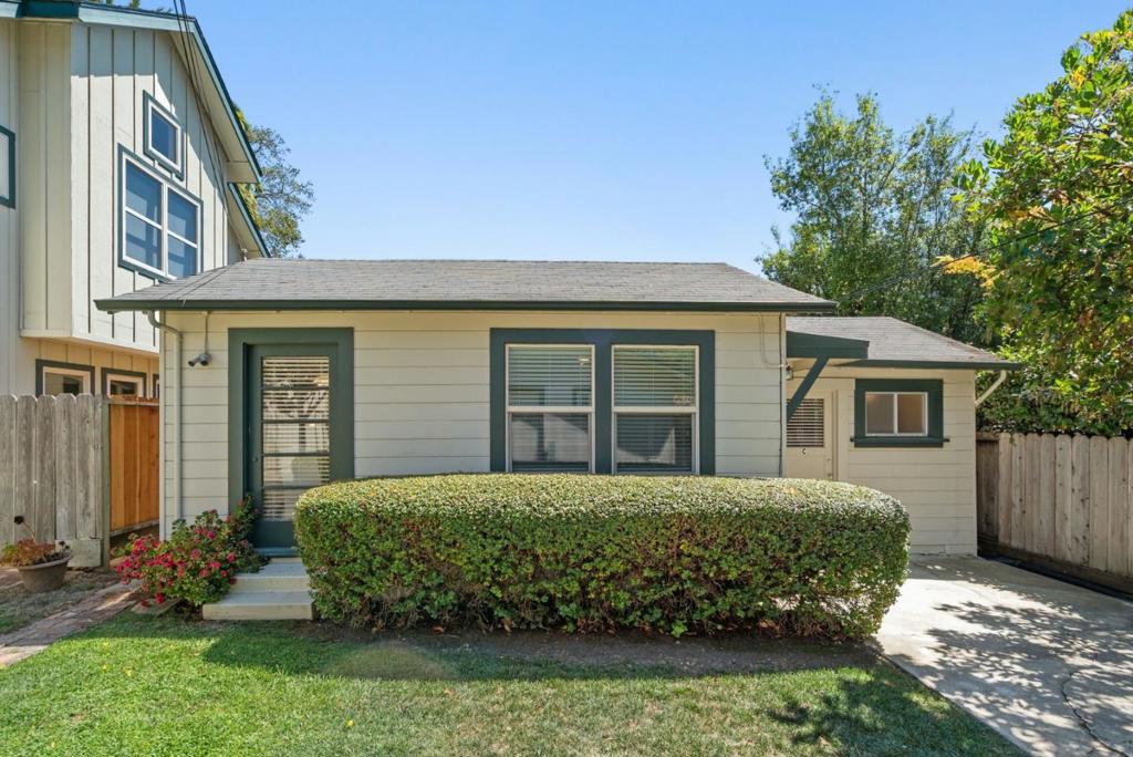 516 Capitola Avenue Property Photo 24