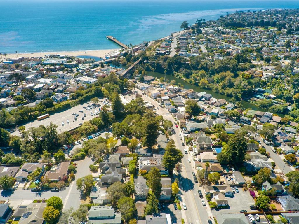 516 Capitola Avenue Property Photo 27