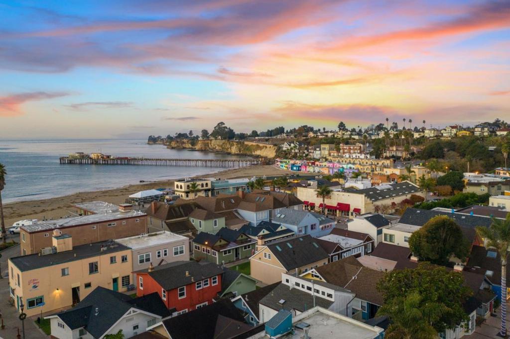516 Capitola Avenue Property Photo 40