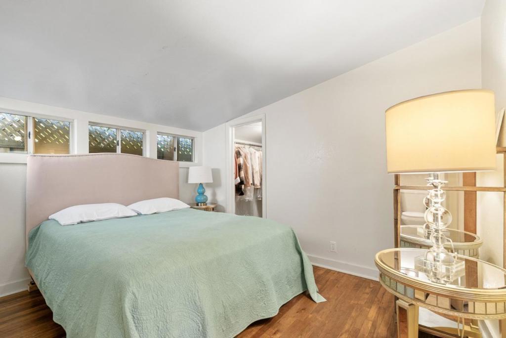 516 Capitola Avenue Property Photo 15