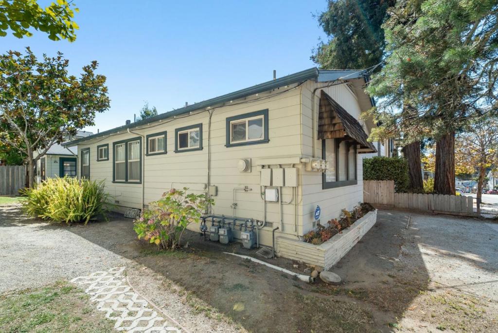 516 Capitola Avenue Property Photo 20