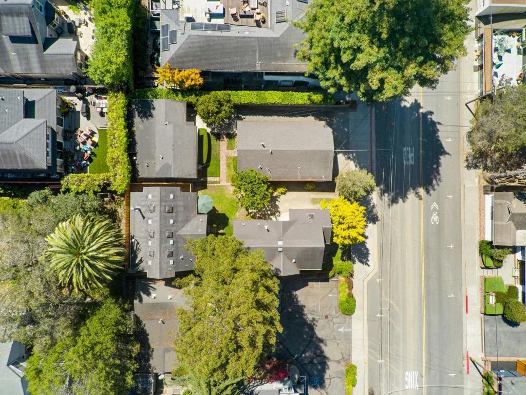 516 Capitola Avenue Property Photo 33