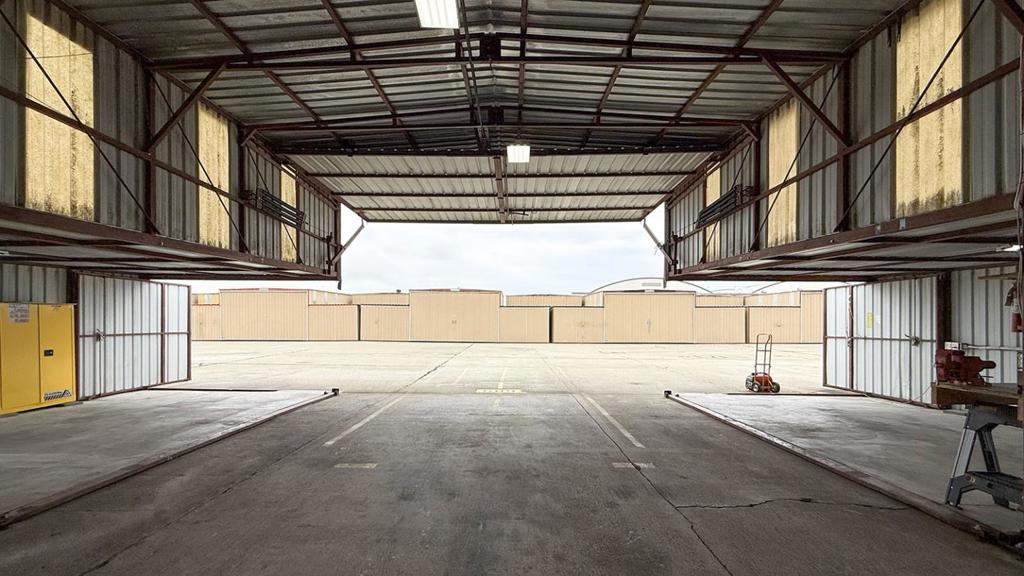 Port-a-port Hangar Oakland Airport N Field Property Photo 4