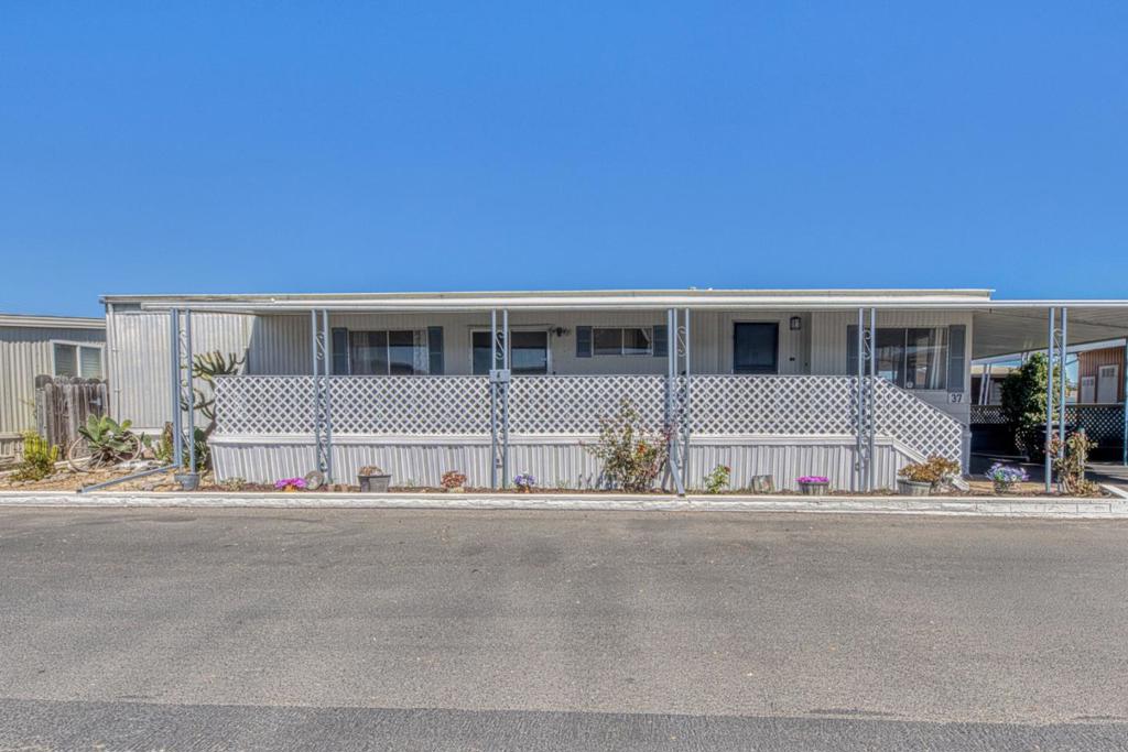 150 Kern Street 37 Property Photo 1