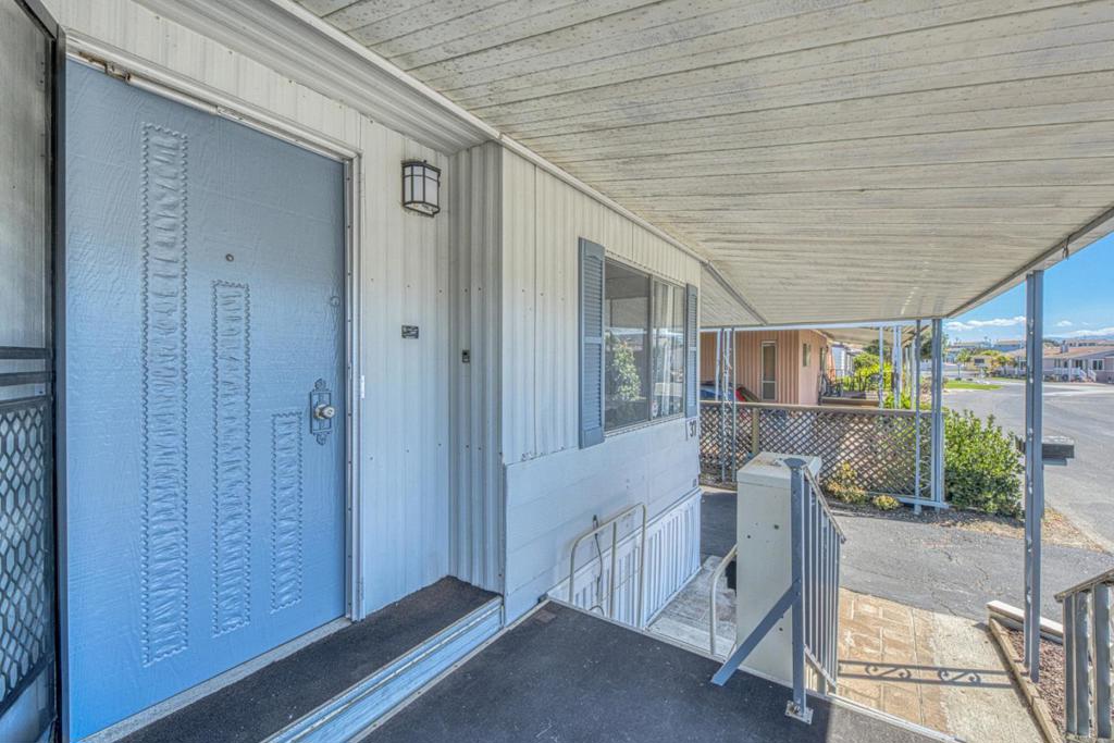 150 Kern Street 37 Property Photo 4