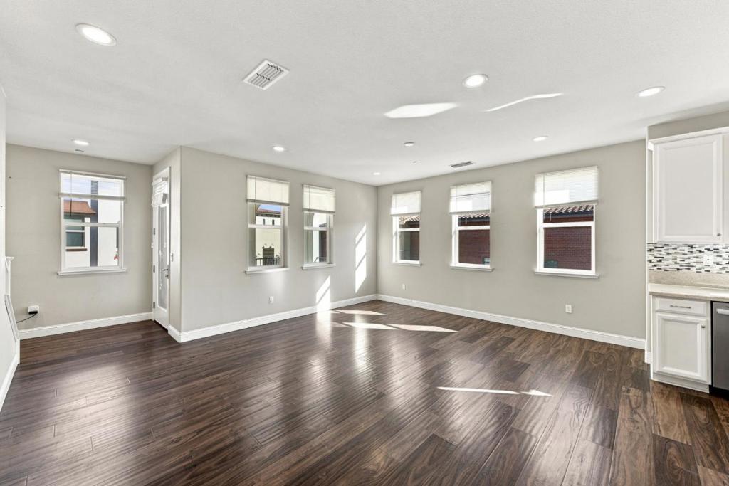 2756 Goble 2 Property Photo 4