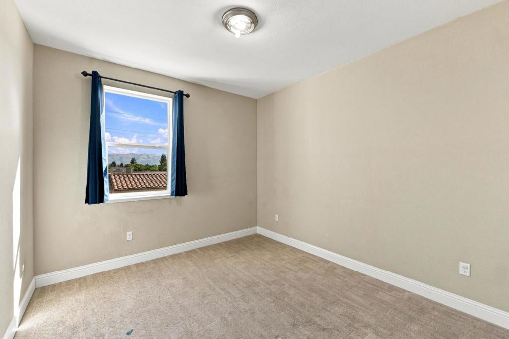 2756 Goble 2 Property Photo 16