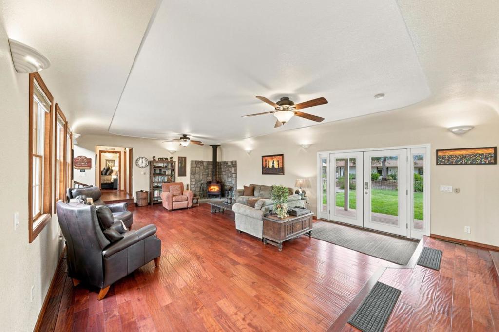 19177 Hollow Lane Property Photo 11