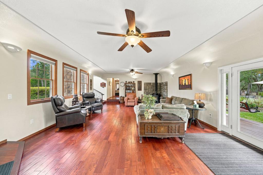 19177 Hollow Lane Property Photo 12