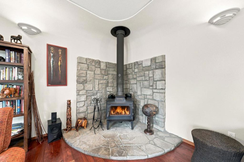 19177 Hollow Lane Property Photo 14