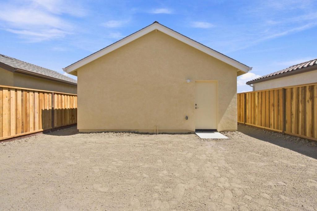 748 Aurora Way Property Photo 5