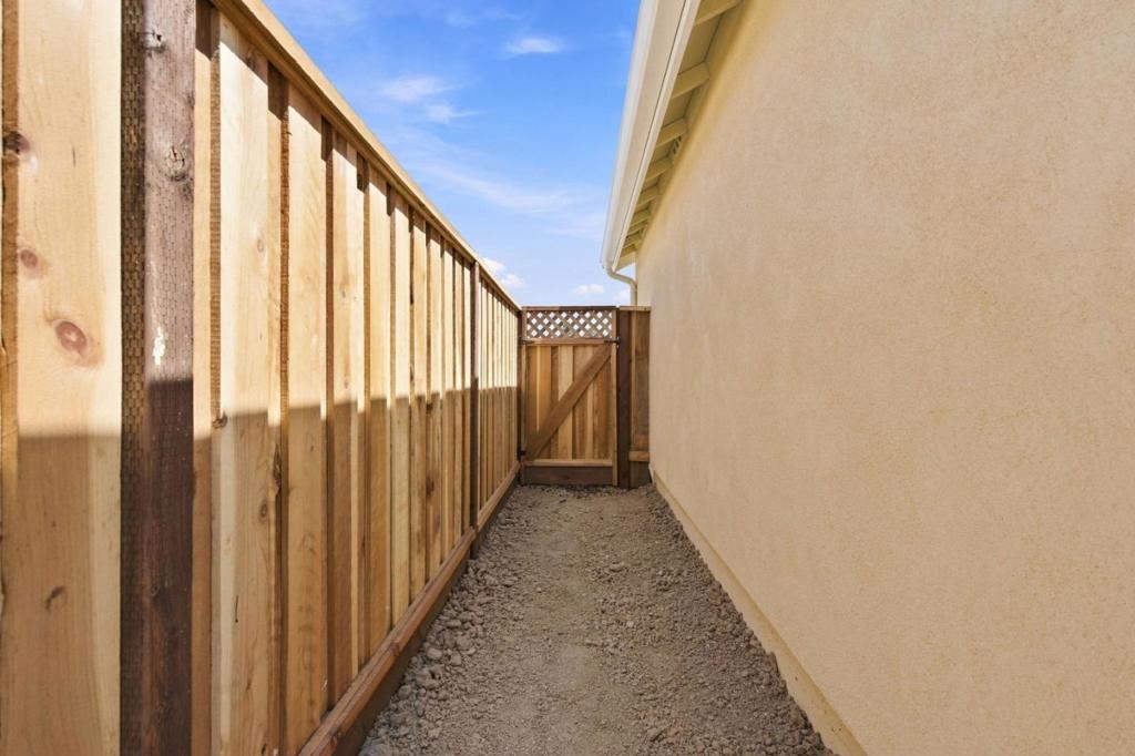 748 Aurora Way Property Photo 11