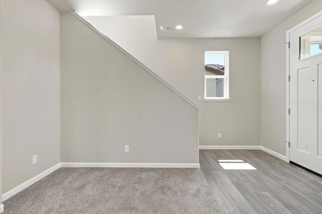748 Aurora Way Property Photo 19