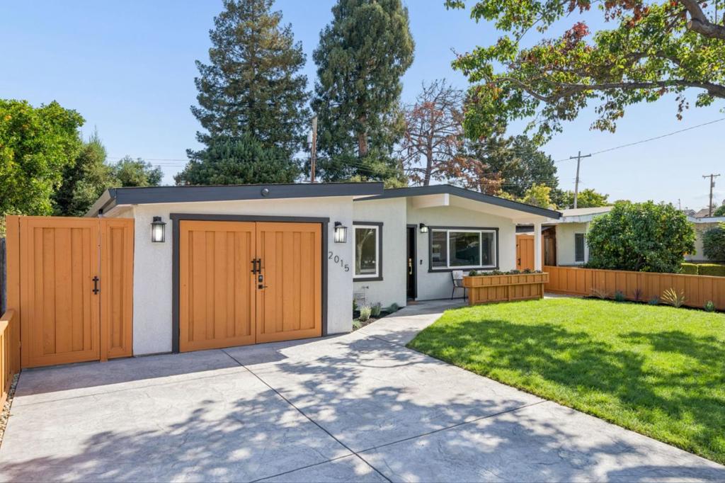 2015 Jackson Street Property Photo 3