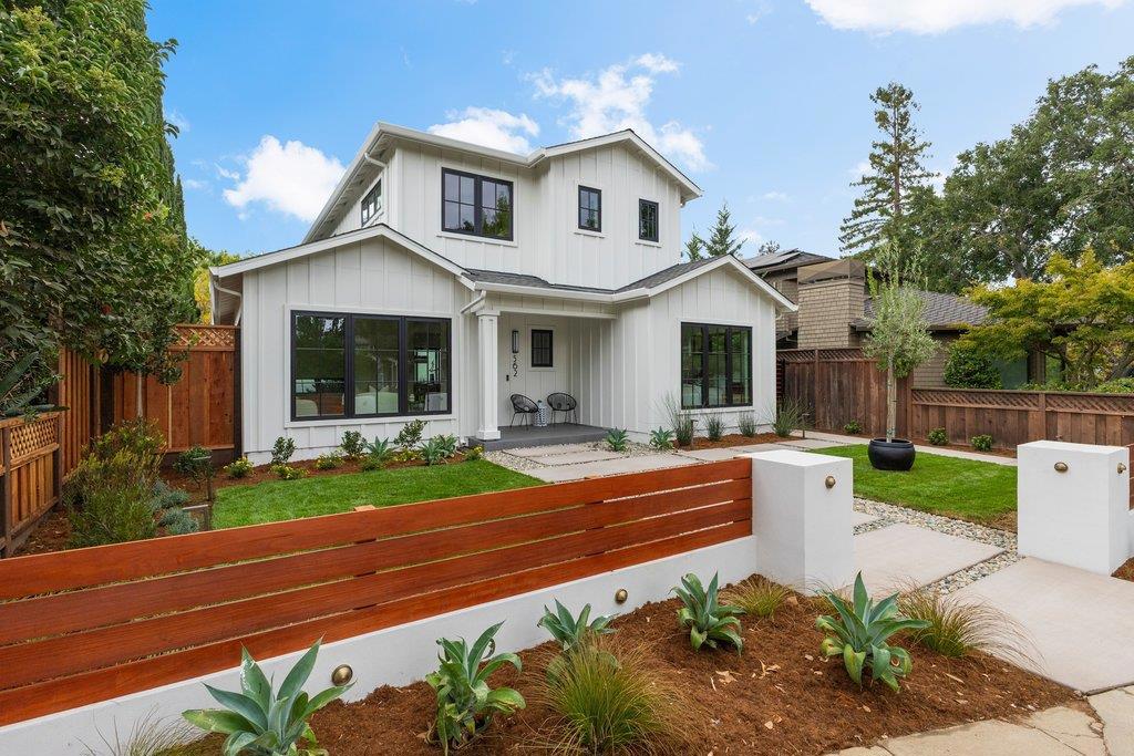 562 Palm Avenue Property Photo 3