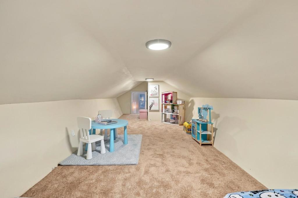 1121 Elmer Street Property Photo 21
