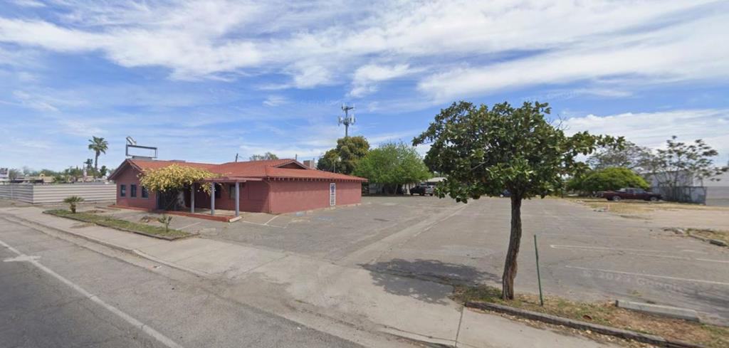 6618 N Winton Way Property Photo 1
