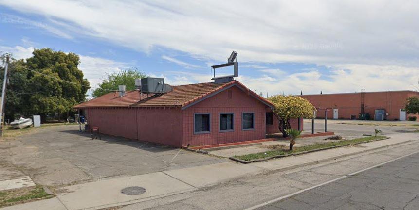 6618 N Winton Way Property Photo 2