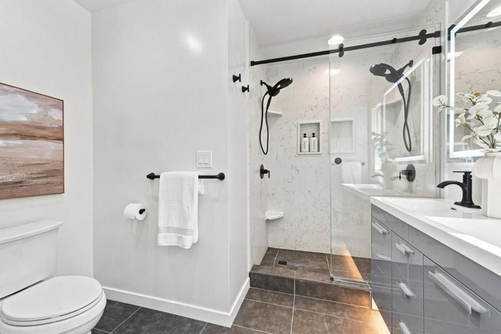 1110 Norval Way Property Photo 29