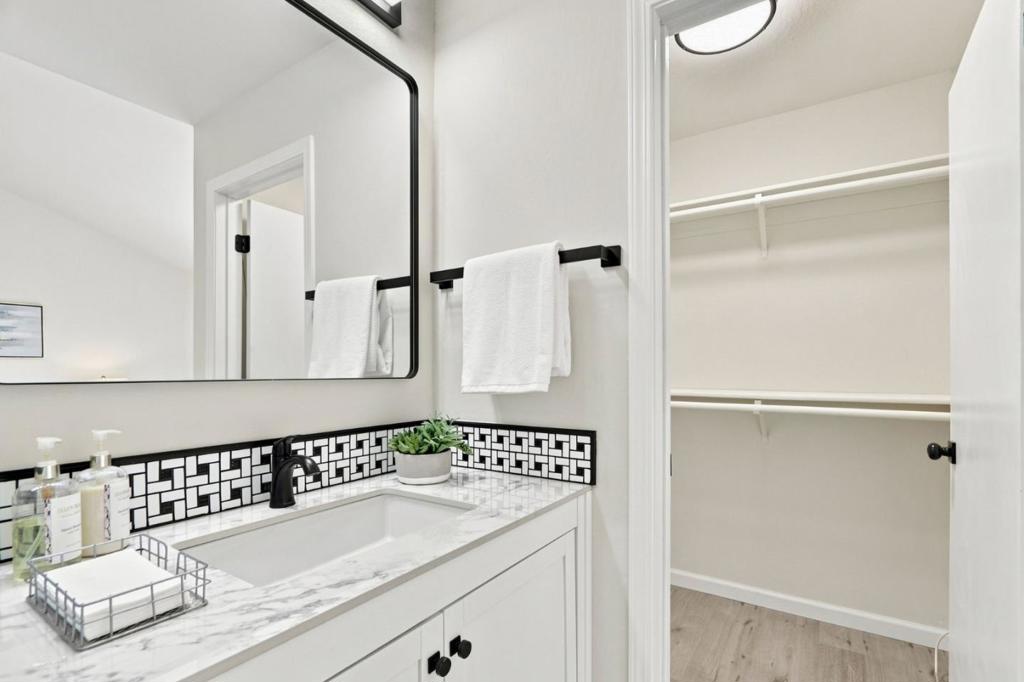 1157 Illiad Court Property Photo 28