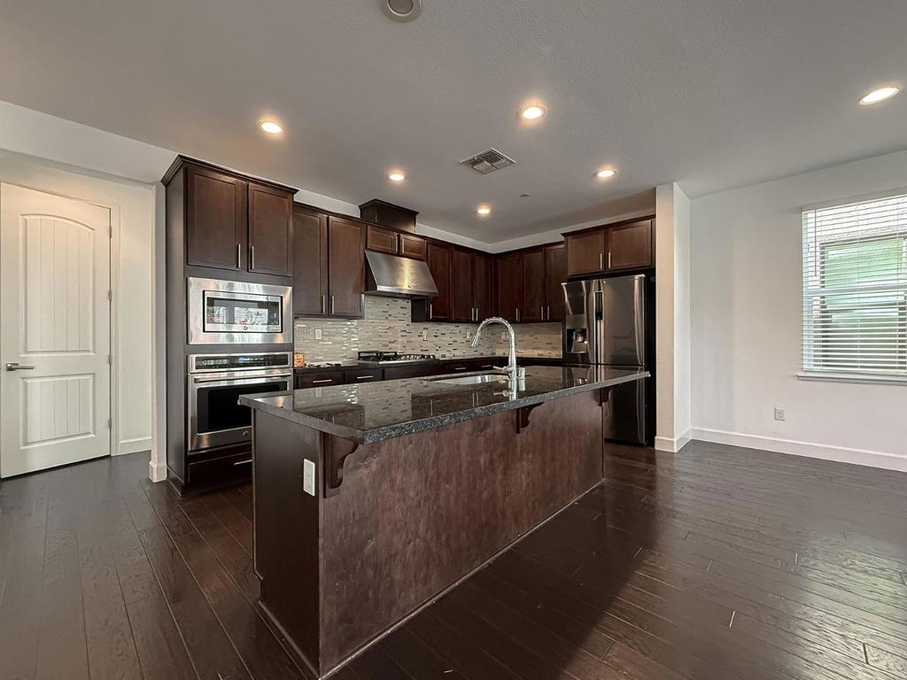 4028 Freestone Place Property Photo 6