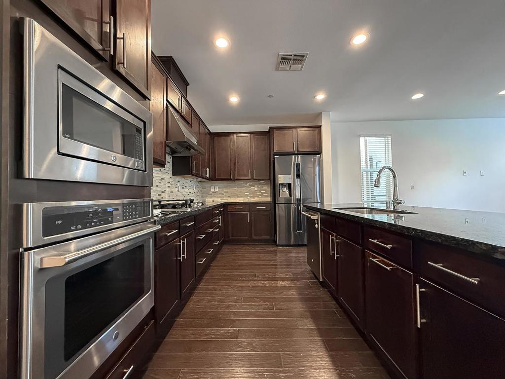 4028 Freestone Place Property Photo 7