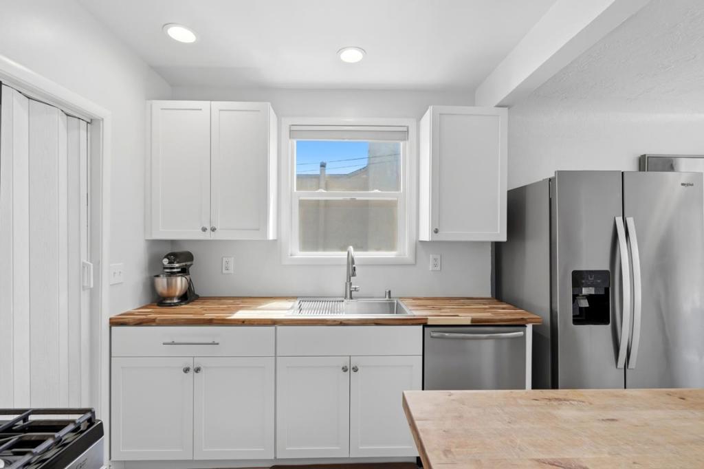 3248 Bona Street Property Photo 23