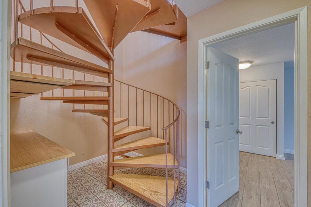 664 Terry Street Property Photo 32