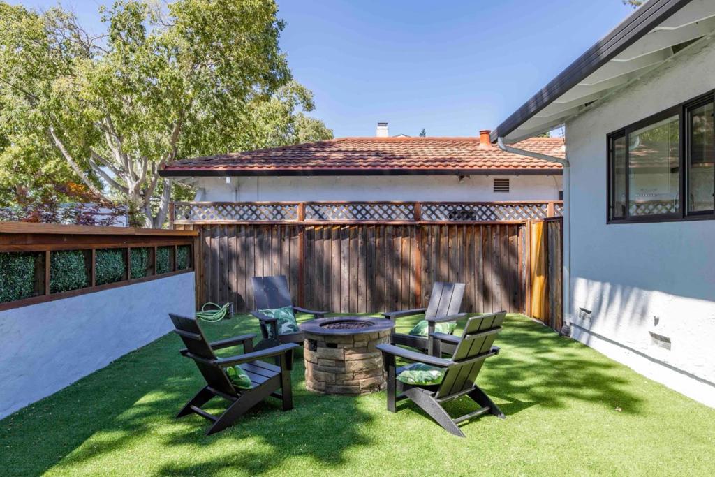 1059 Lily Avenue Property Photo 3
